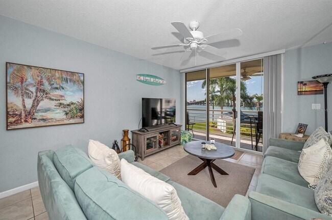 Building Photo - 5901 Bahia Del Mar Cir N