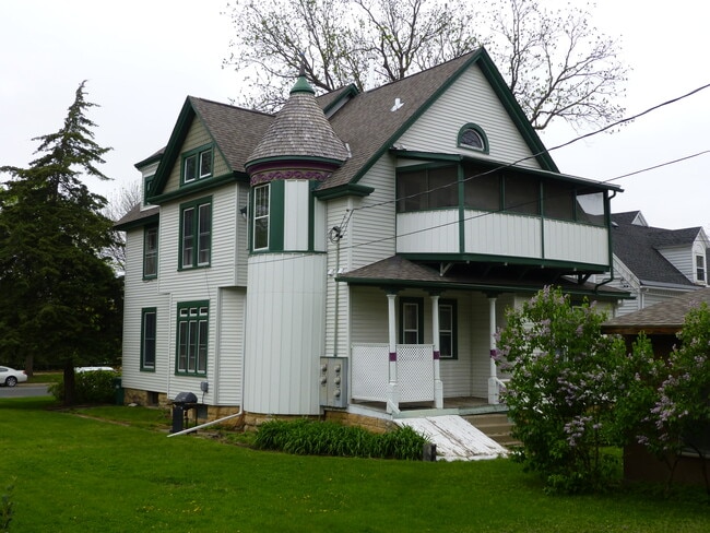 Building Photo - 609 S Broad St