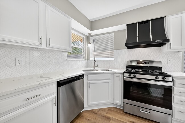 Building Photo - 3111 Timber View Dr