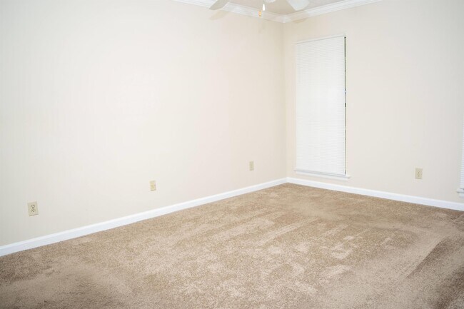 Building Photo - 1615 Woodmere Loop