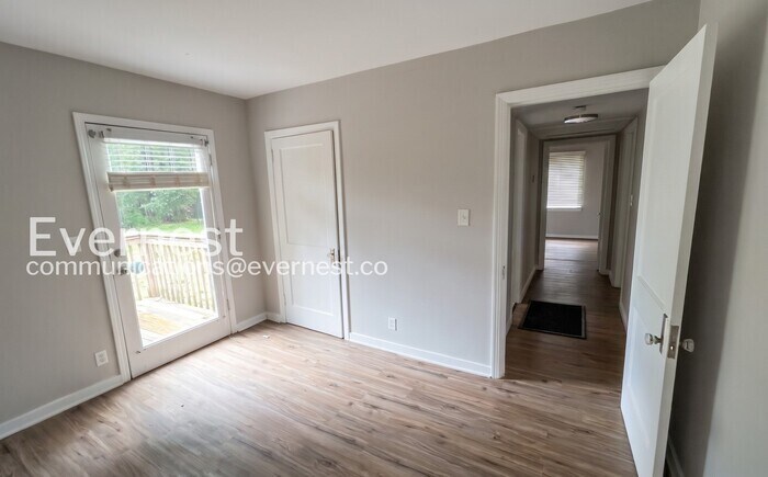 Building Photo - 425 87th St S