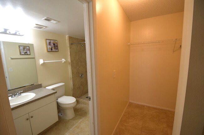 Building Photo - 3421 Winkler Ave