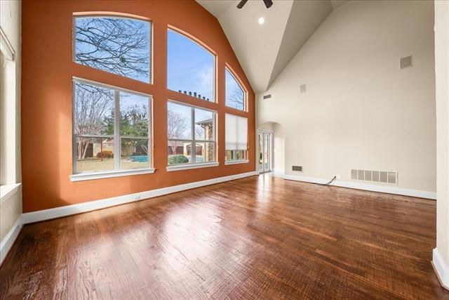 Building Photo - 900 Amethyst Dr