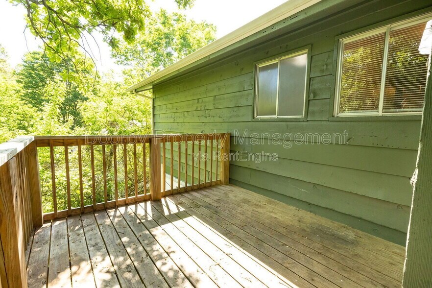 Building Photo - 901 Forest Dale Ln