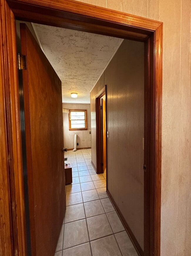 Building Photo - **Move-In Special !! 3 bed/ 2 bath rancher...