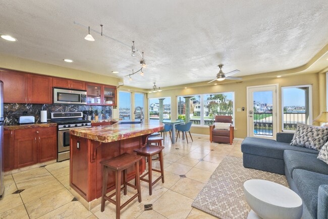 Building Photo - 111 Edgewater Pl