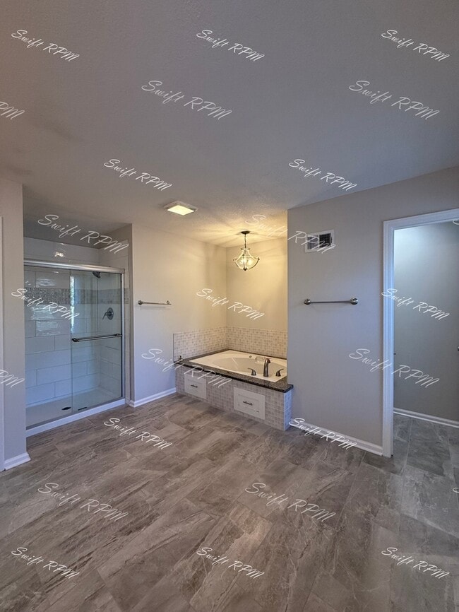 Building Photo - 15602 Maple St