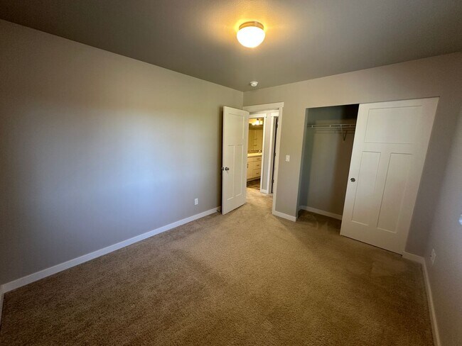 Building Photo - 7741 20th Ln SE