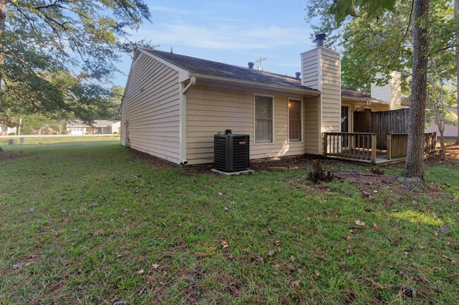 Building Photo - 1615 RaceTrack Rd