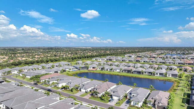 Building Photo - 10990 Violet Mdw St