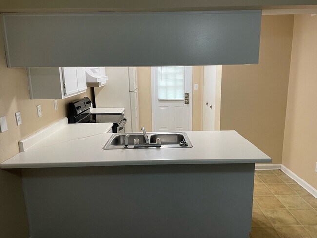 Building Photo - 2348 Horne Ave