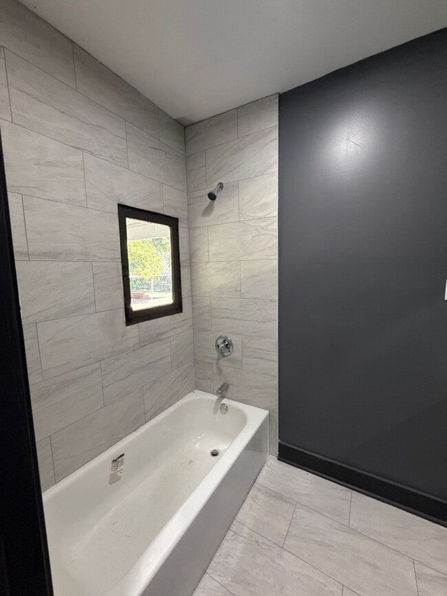 Building Photo - Fully Renovated Home in Berclair/Highland Heights – Section 8 Welcome!