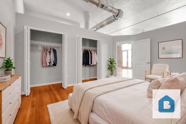 Building Photo - One-of-a-Kind Tejon Street Condo in Unbeatable Location! No Utility Setup Required!