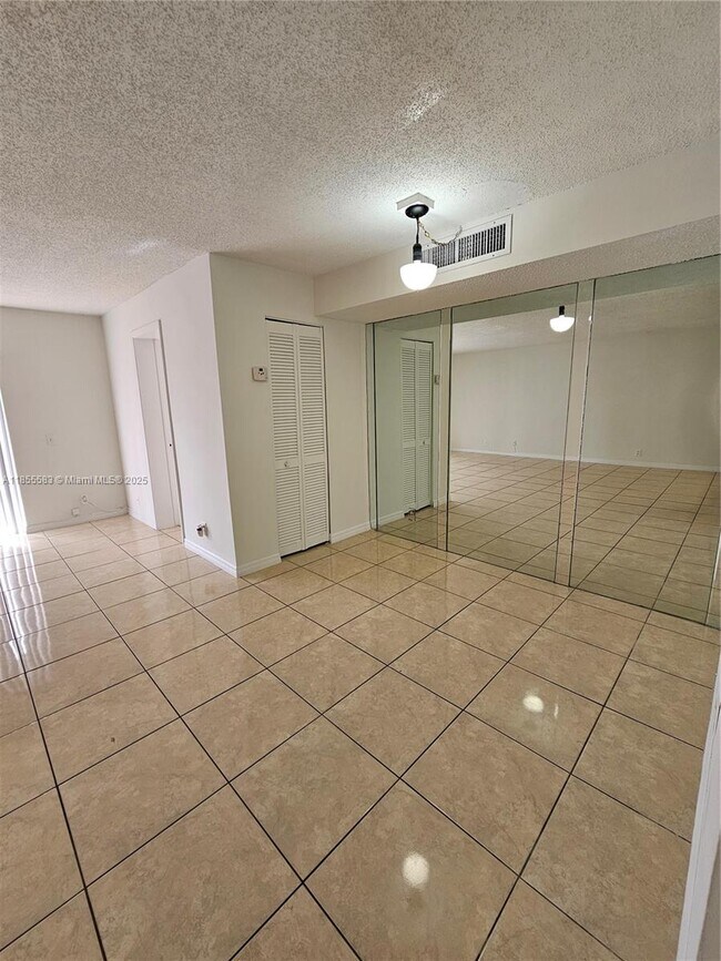 Building Photo - 8475 SW 156th Ct