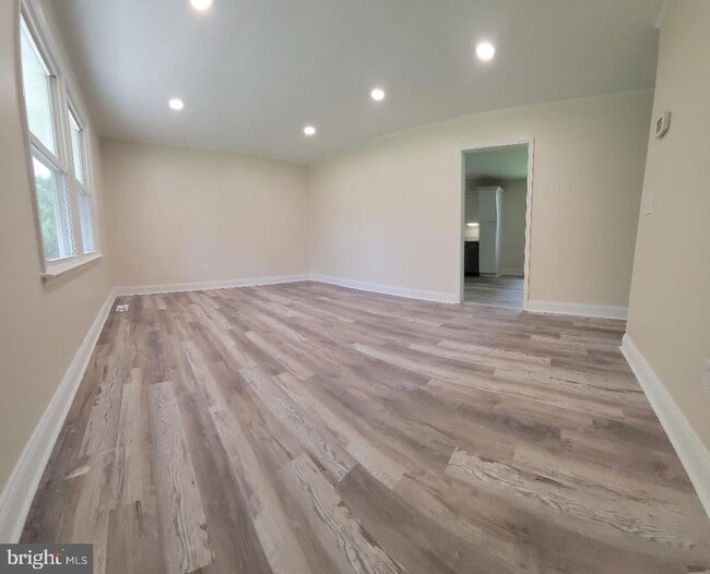 Building Photo - 601 Perry Dr