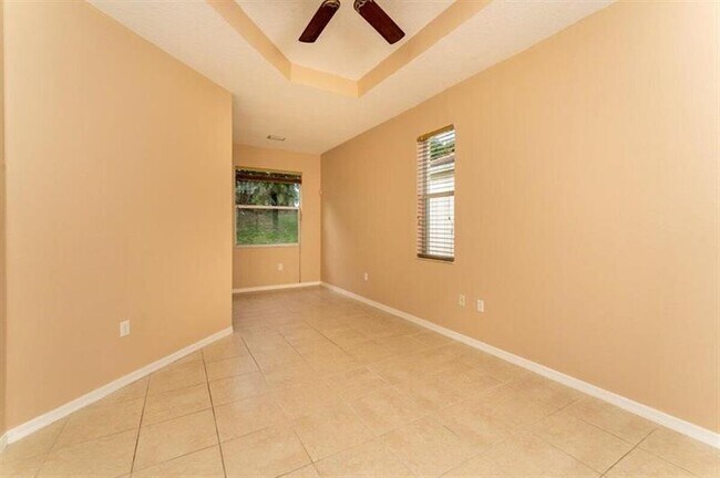 Building Photo - 806 SW Rocky Bayou Terrace