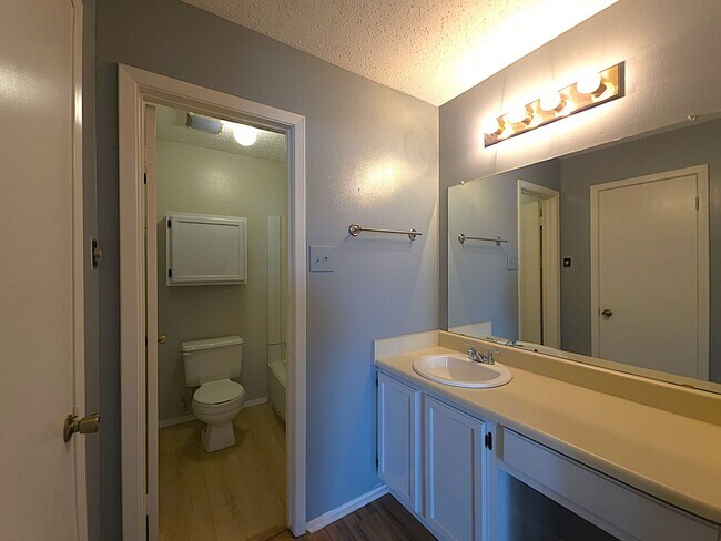 Building Photo - Get ready to fall in love with comfortable, carefree living at Courtyard Condominiums in Tyler, TX!