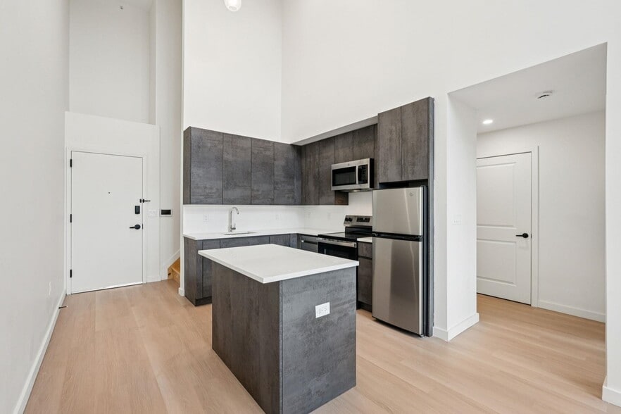 Building Photo - 1 Mallory Ave