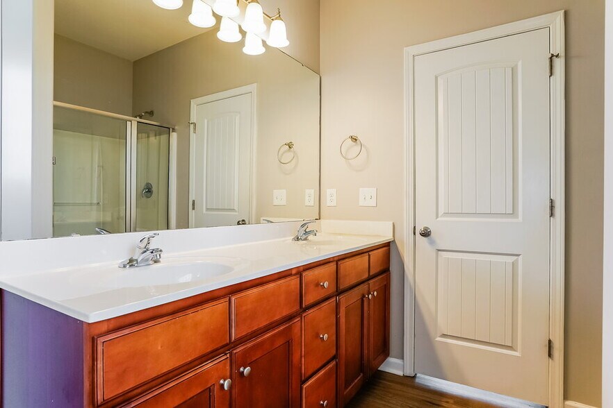 Building Photo - 238 Grovemere Ln