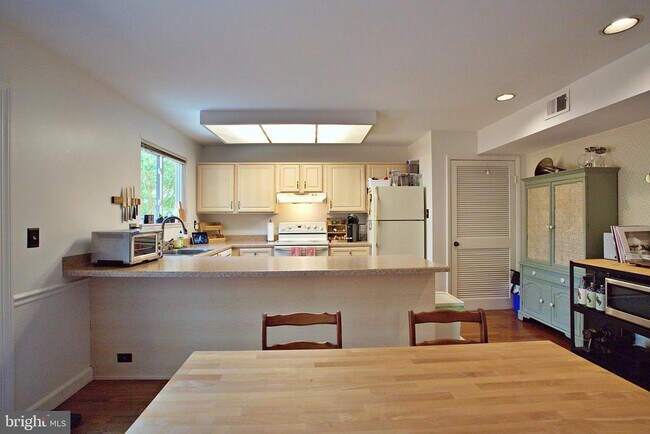 Building Photo - 1450 Greenmont Ct