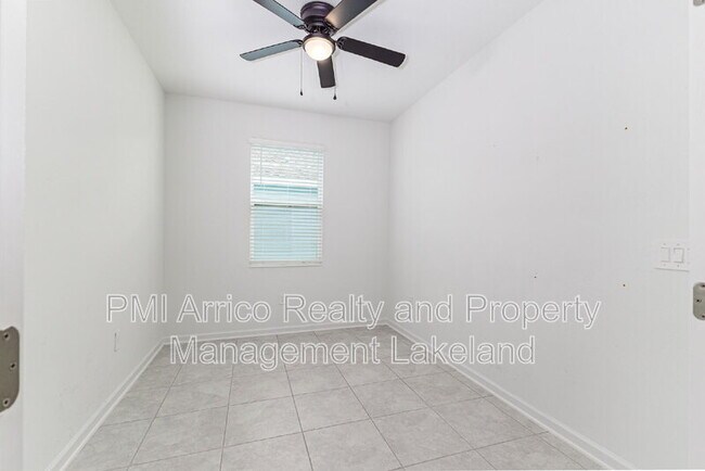 Building Photo - 1121 Deepwater Cir