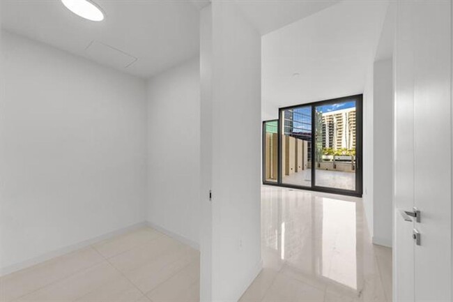 Building Photo - 300 Biscayne Blvd Way