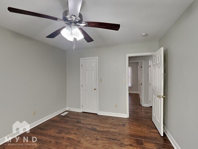 Building Photo - 1213 Shakentown St