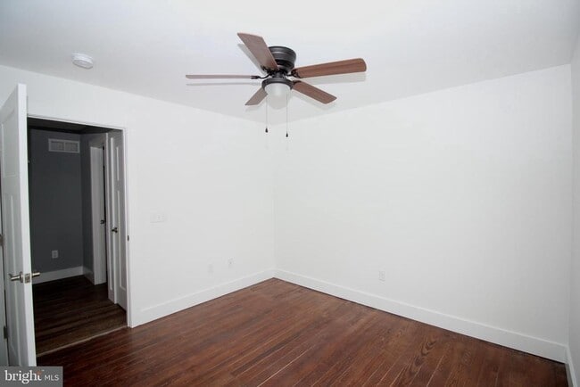 Building Photo - 306 Main St