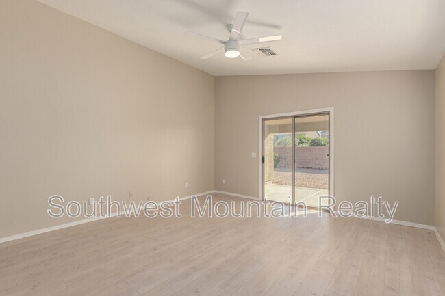 Building Photo - 3625 E Del Rio Dr