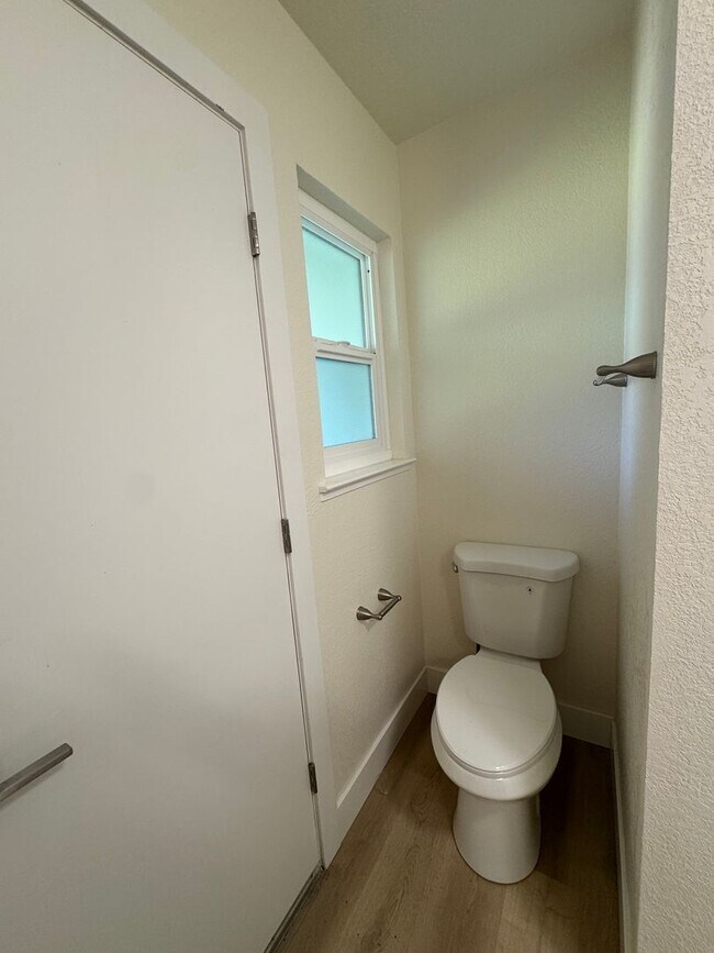 Building Photo - VAILABLE NOW! G O R G E O U S Single Story 3 Bed 2 Bath with Pool