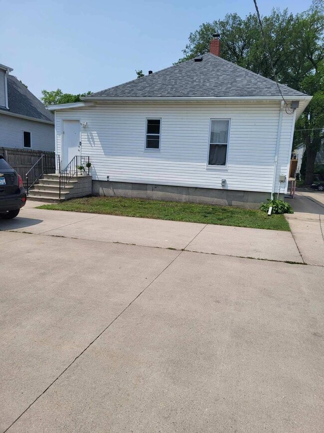 Building Photo - 4 bed 2 bath Single Family Home in Fargo!