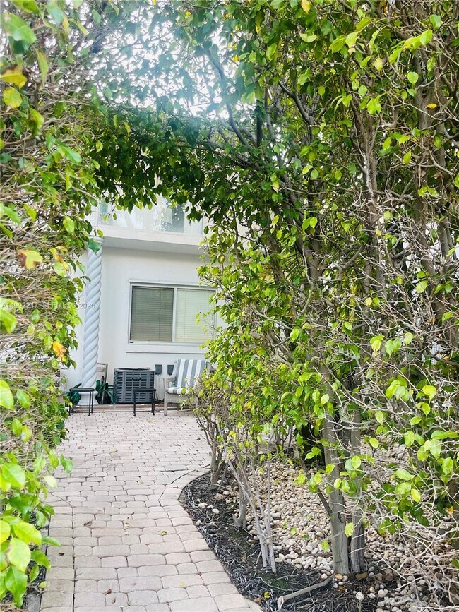 Building Photo - 8036 Harding Ave