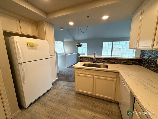 Building Photo - Remodeled 2-Bedroom Home with City Views in Daly City