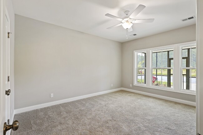 Building Photo - Spacious townhome with a wooded view!