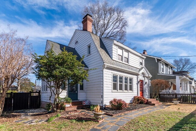 Building Photo - Standout 3-bed, 1.5-bath 1930s Richmond home full of vintage charm