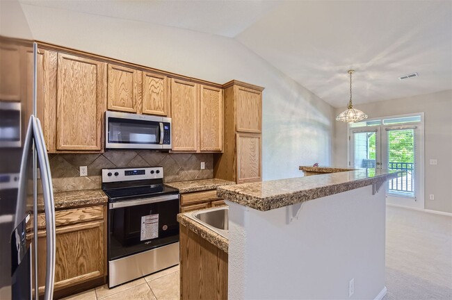 Building Photo - Newly Updated 3 Bedroom, 2 Bath Townhome I...