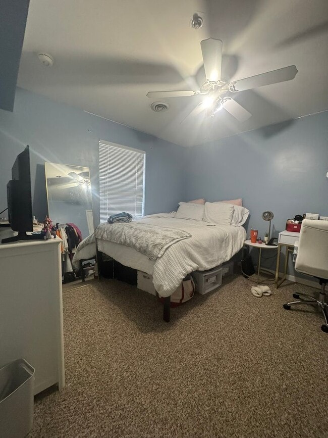 Building Photo - Renaissance II Condominiums: Available Fal...