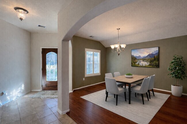 Building Photo - 2711 Lakecrest Way Dr