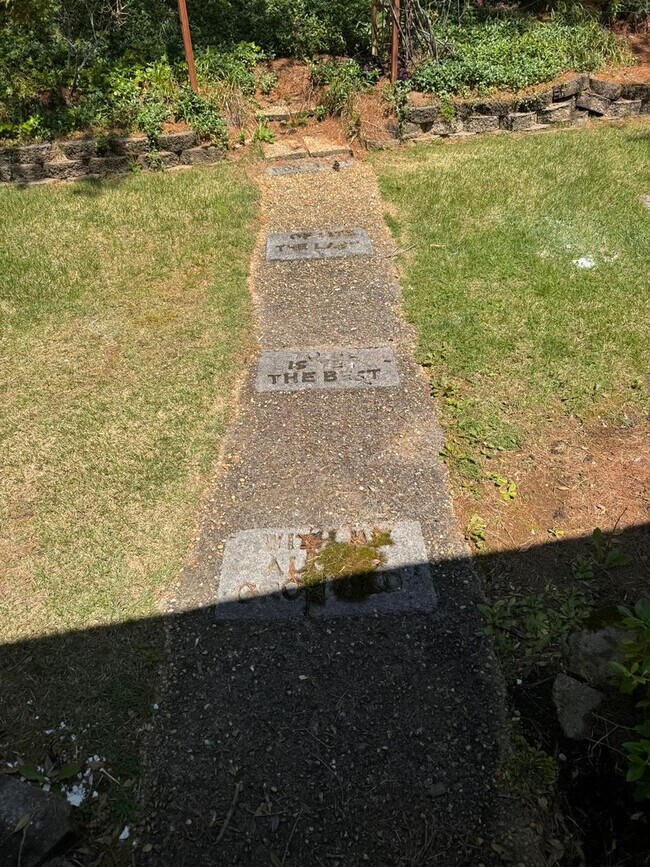 Building Photo - 1175 Pebble Dr