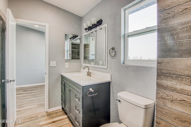 Building Photo - 6001 Morning Glory Cir
