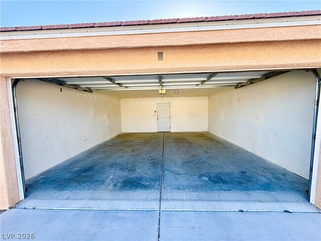 Building Photo - 1070 S Potro Ave