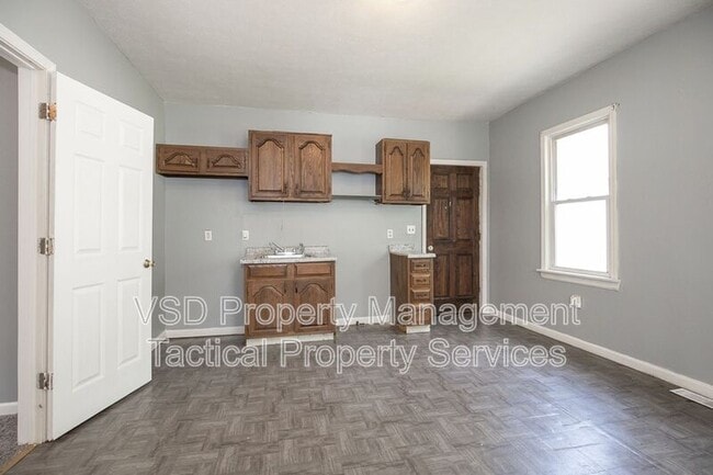 Building Photo - 3651 E 55th St