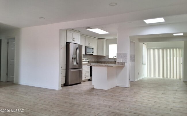 Building Photo - 434 S Vista Del Rio