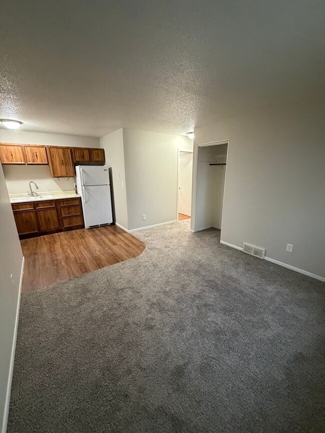 Building Photo - 213 28th Ave W