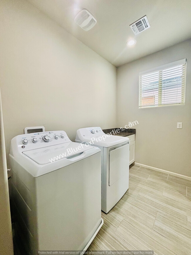 Building Photo - 149 E Stone Ct