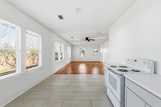 Building Photo - 3808 State Hwy 3