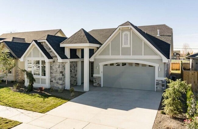 Building Photo - 6845 N Sunglow Ave