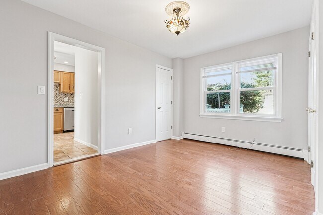 Building Photo - 145 Pleasant Valley Way