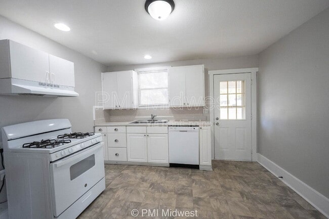 Building Photo - 411 S East St