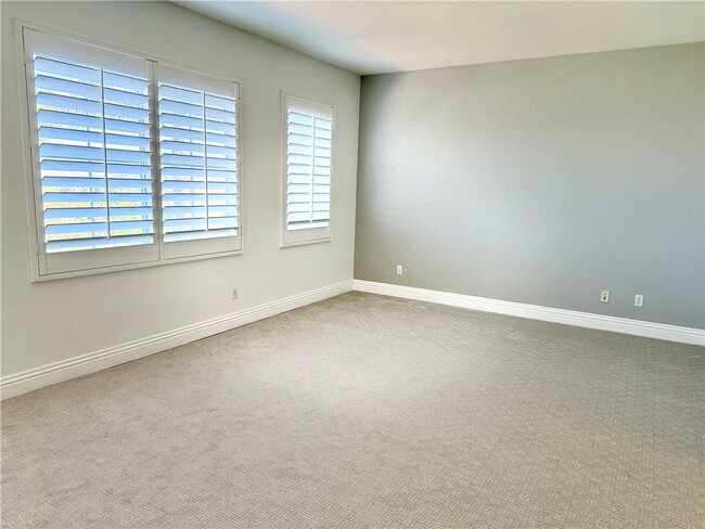 Building Photo - 9 Flintridge Ave